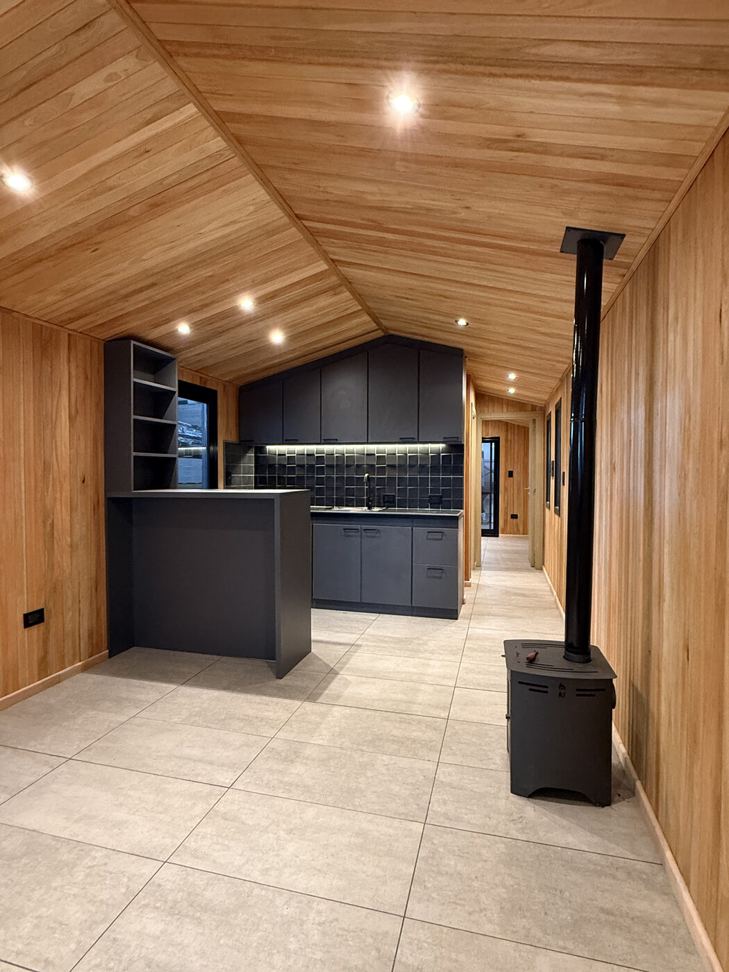 Interior living comedor casa modular industrializada Faci House